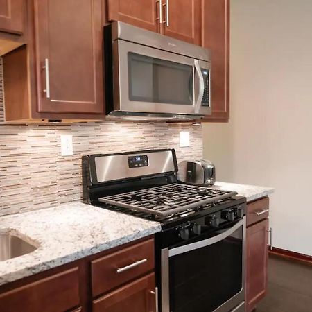 2Br Airy & Tidy Apt With Free Covered Parking - Central Modern Chicago Exteriér fotografie
