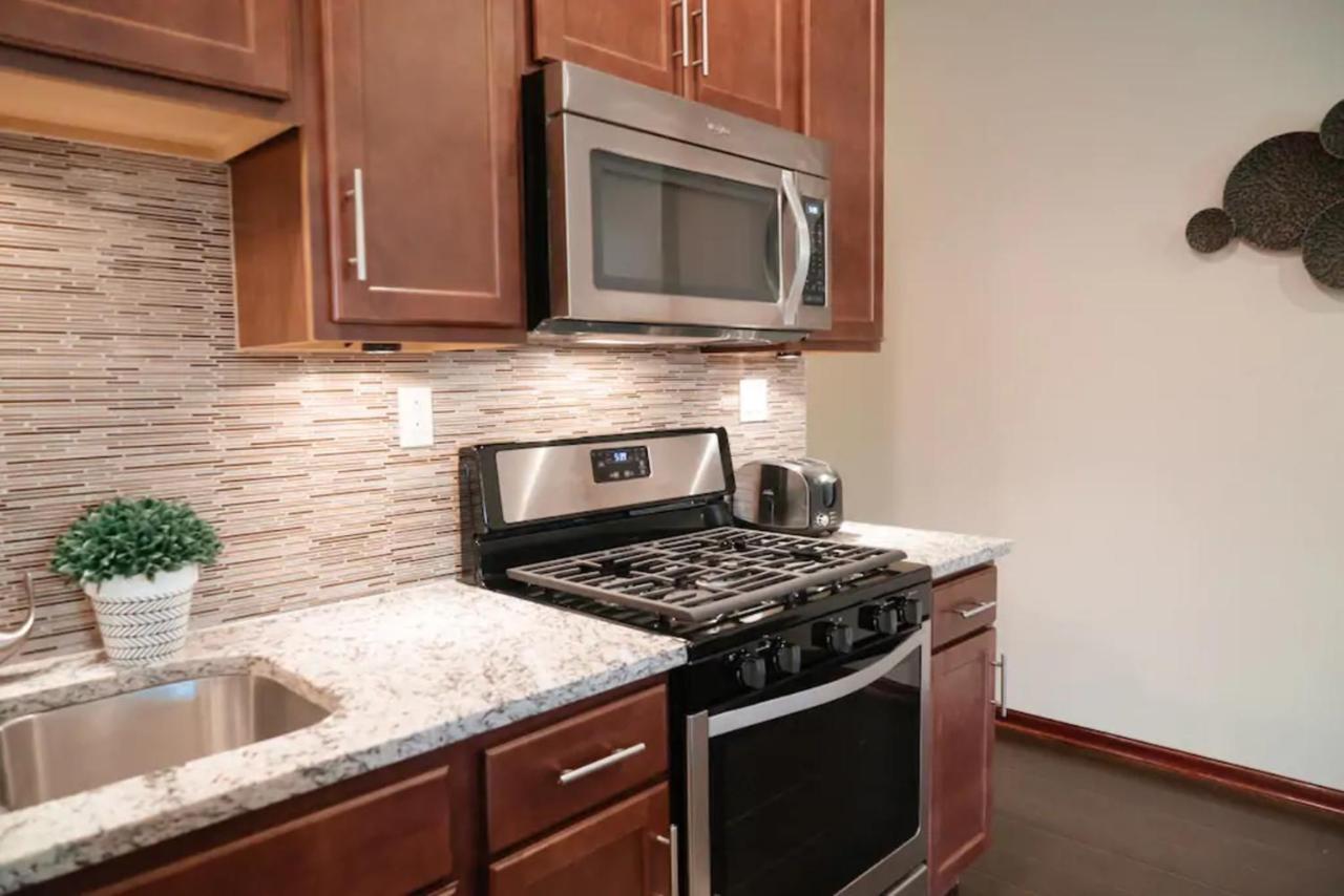 2Br Airy & Tidy Apt With Free Covered Parking - Central Modern Chicago Exteriér fotografie