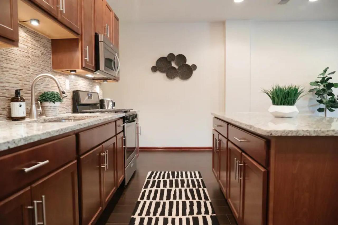 2Br Airy & Tidy Apt With Free Covered Parking - Central Modern Chicago Exteriér fotografie