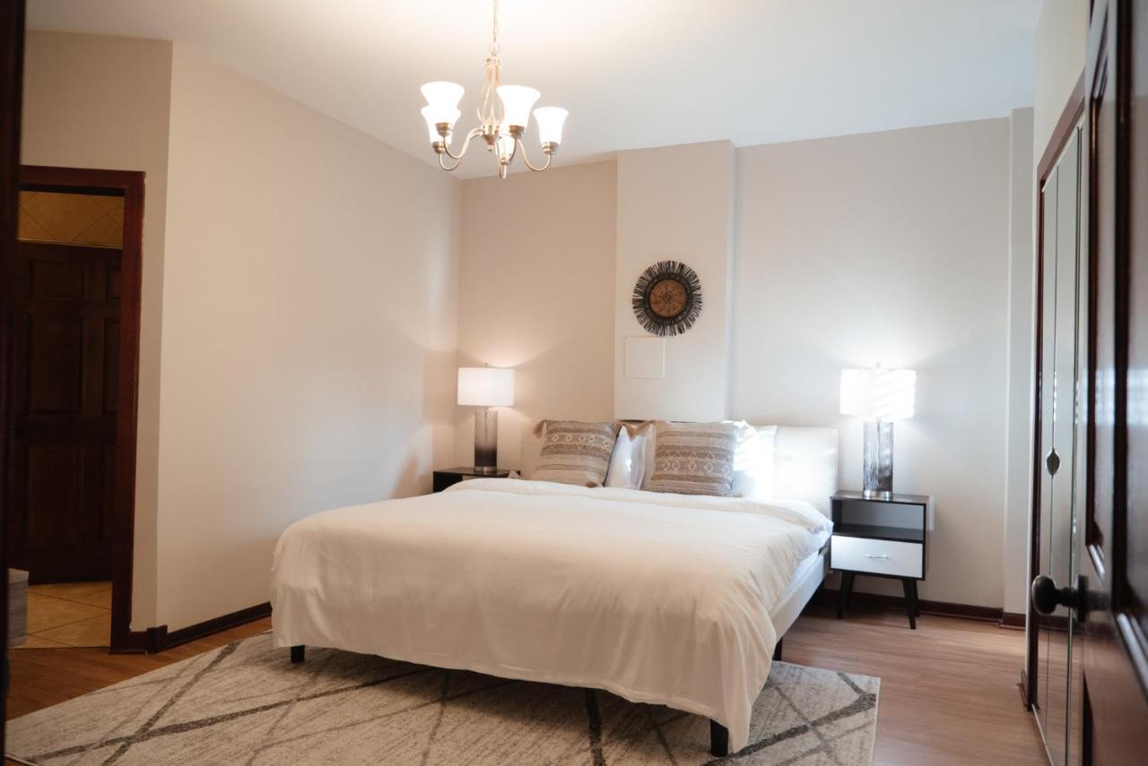 2Br Airy & Tidy Apt With Free Covered Parking - Central Modern Chicago Exteriér fotografie
