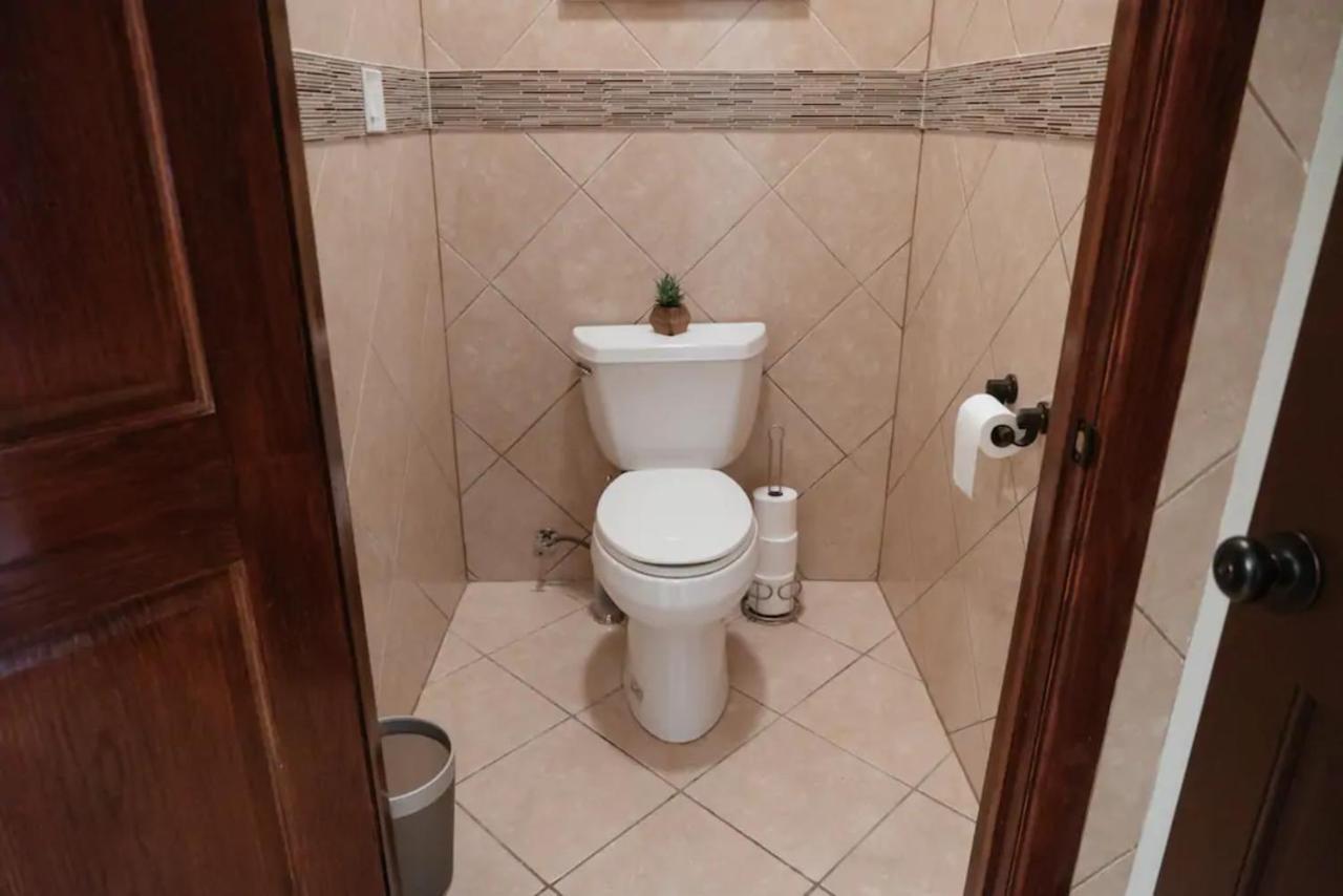 2Br Airy & Tidy Apt With Free Covered Parking - Central Modern Chicago Exteriér fotografie