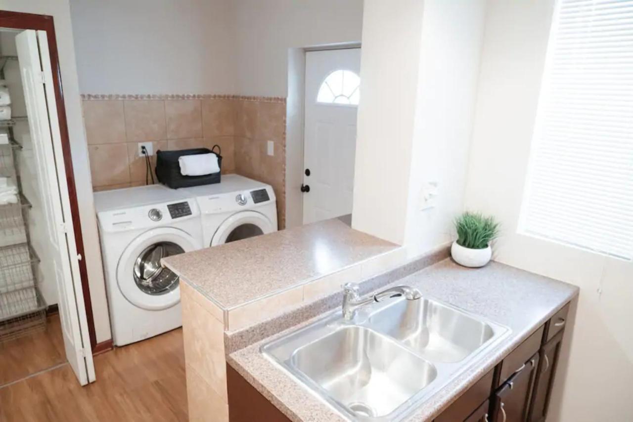 2Br Airy & Tidy Apt With Free Covered Parking - Central Modern Chicago Exteriér fotografie