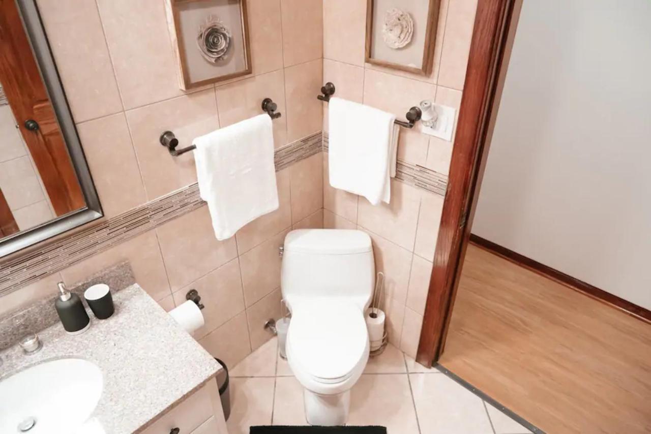2Br Airy & Tidy Apt With Free Covered Parking - Central Modern Chicago Exteriér fotografie